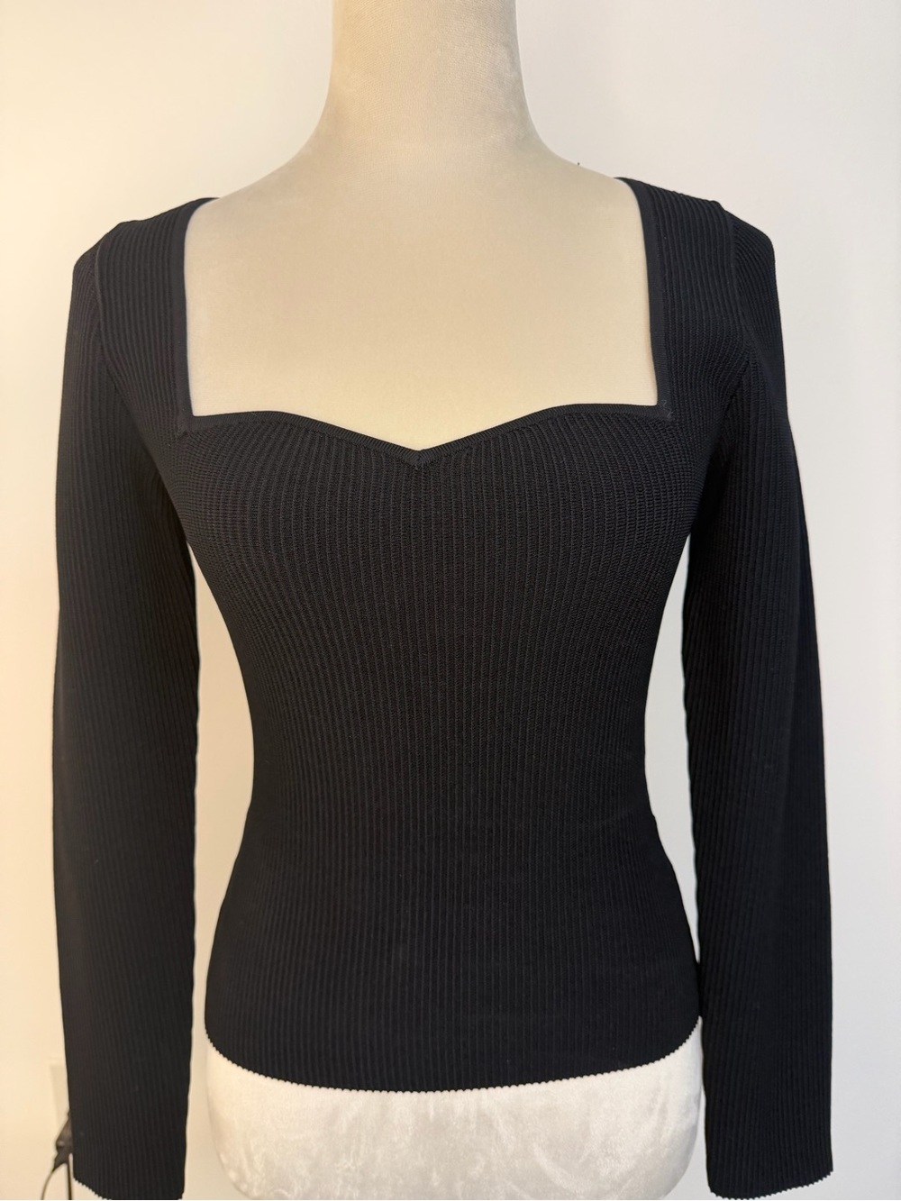 NWT!🌟 Aritzia Babaton Sculpt Knit Black Ribbed Square-Neck Long Sleeve Top